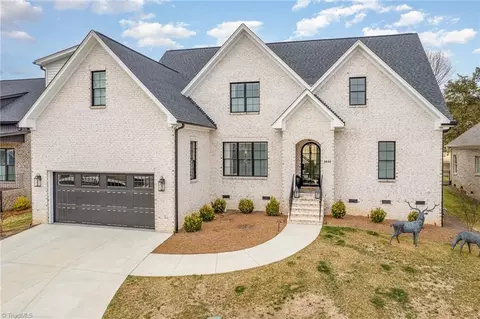 3900 Tee Island Ct, Greensboro, NC 27407