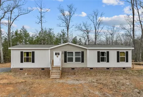 5554 Covered Bridge Rd, Trinity, NC 27370