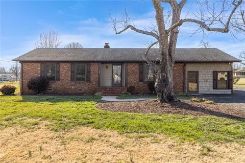 506 Sherwood Rd, Reidsville, NC 27320