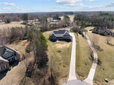 6709 Garden Valley Ct, Pleasant Garden, NC 27313