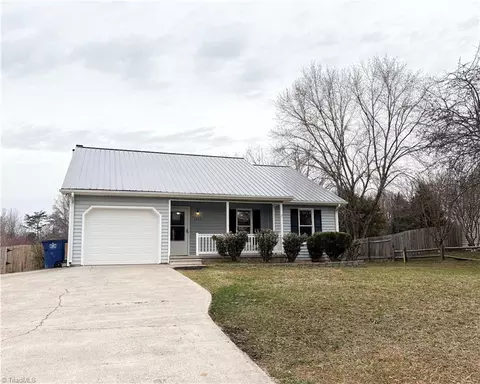 1805 Greencedar Ln, Winston Salem, NC 27127