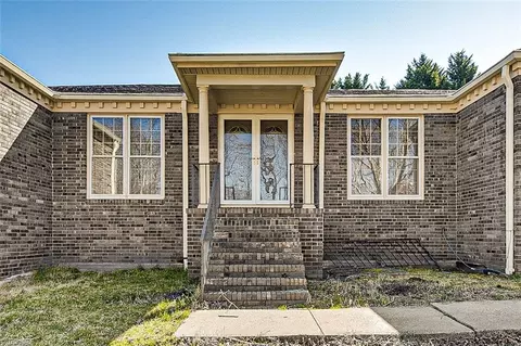 4704 Sweetbriar Rd, Greensboro, NC 27455