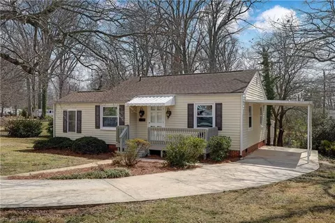 2735 Robin Hood Dr, Greensboro, NC 27408