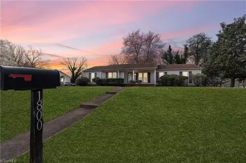 1800 Stoneybrook Dr, High Point, NC 27265