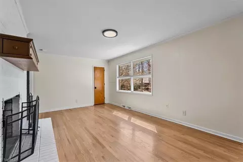 Living - 925 Croyden St, High Point, NC 27262 photo 5 of 7