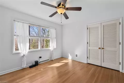 Bedroom - 925 Croyden St, High Point, NC 27262 photo 4 of 7