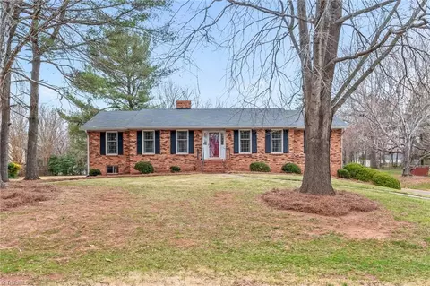 135 Stanwell Ct, Clemmons, NC 27012