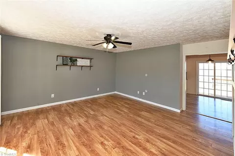 Living - 128 Lynne Ave, King, NC 27021 photo 2 of 5