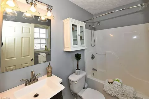 Bath - 128 Lynne Ave, King, NC 27021 photo 1 of 2