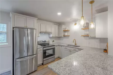 837 Chief Thomas Rd, Harmony, NC 28634 photo 3