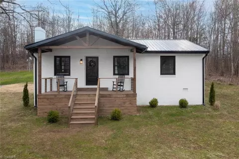 837 Chief Thomas Rd, Harmony, NC 28634