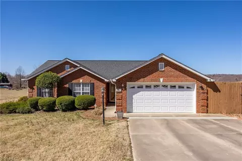 5557 Rolling Meadows Rd, Randleman, NC 27317