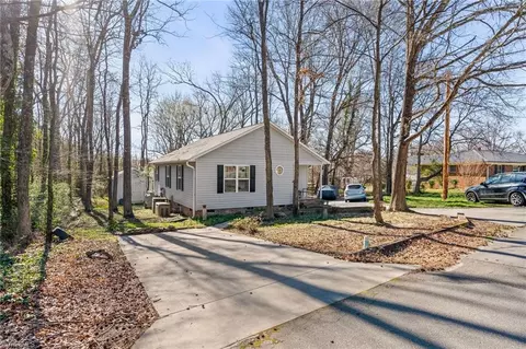 24 King St, Thomasville, NC 27360
