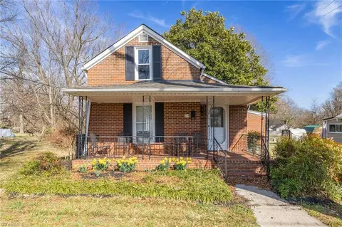 713 Montgomery St, Reidsville, NC 27320