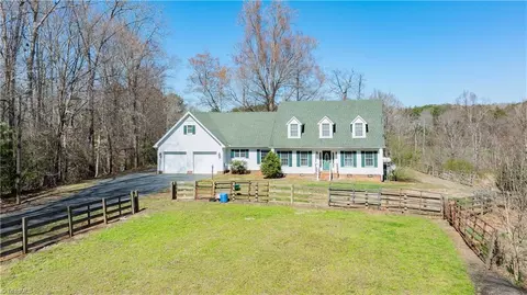 1711 Taylors Creek Dr, Asheboro, NC 27205