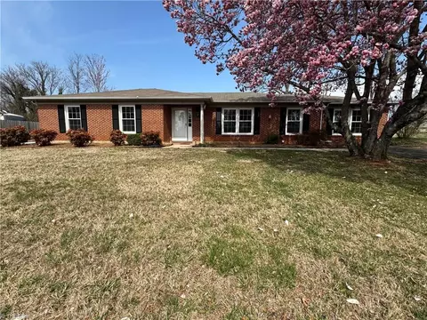 217 Logan Ct, King, NC 27021 photo 4