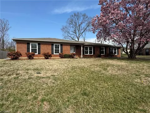 217 Logan Ct, King, NC 27021