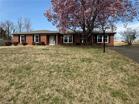 217 Logan Ct, King, NC 27021 photo 7