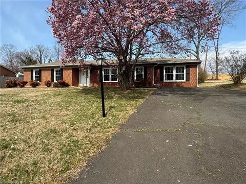 217 Logan Ct, King, NC 27021 photo 6