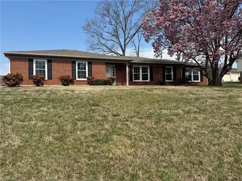 217 Logan Ct, King, NC 27021 photo 2