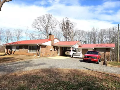 2015 Quaker Church Rd, Siloam, NC 27047