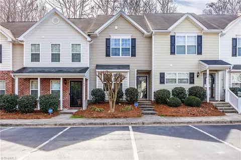 52 Ledgerstone Ln, Greensboro, NC 27407