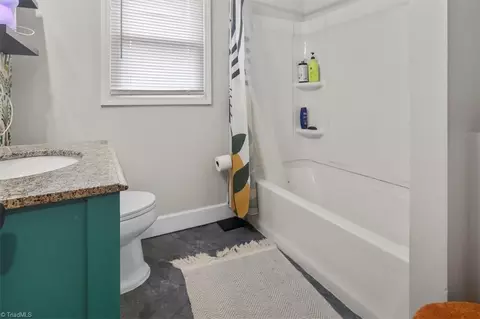Bath - 535 Dayton Ave E, High Point, NC 27262 photo 1 of 1