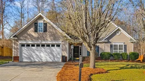 3804 Eagles View Ct, High Point, NC 27265