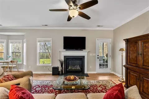 Living - 3804 Eagles View Ct, High Point, NC 27265 photo 2 of 3
