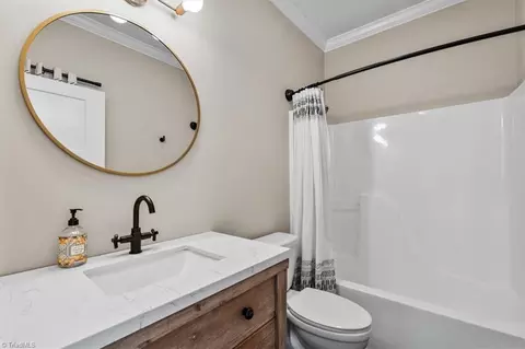 Bath - 3804 Eagles View Ct, High Point, NC 27265 photo 3 of 3