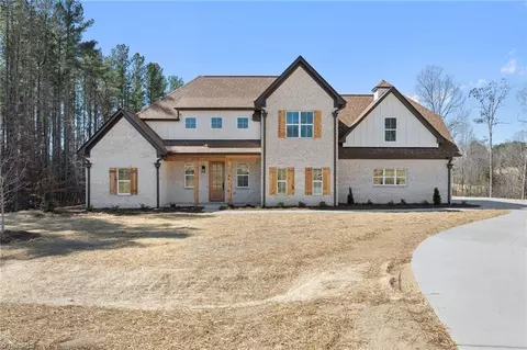 1055 Medinah Dr, Winston Salem, NC 27107