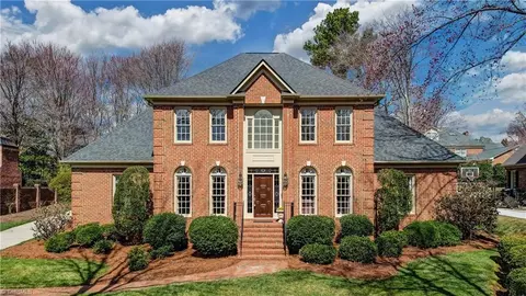 2916 Starmount Farms Dr, Greensboro, NC 27408