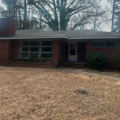 329 Vance St, Laurinburg, NC 28352