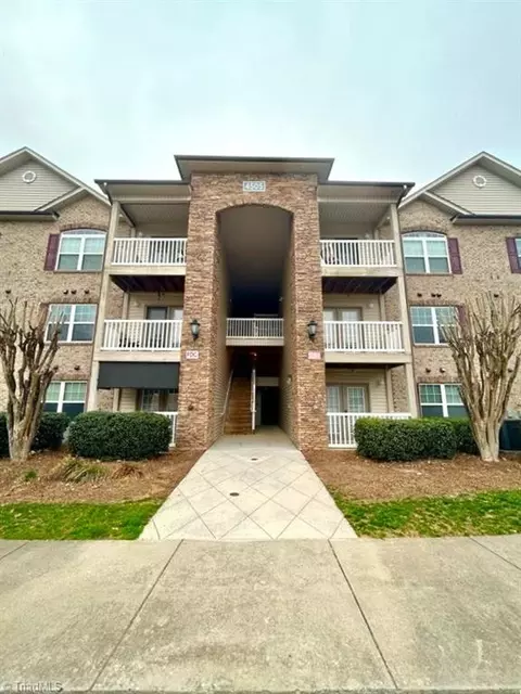 4505 Old Battleground Rd #207, Greensboro, NC 27410