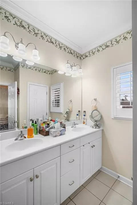 Bath - 1104 Pelican Ln, Clemmons, NC 27012 photo 2 of 4