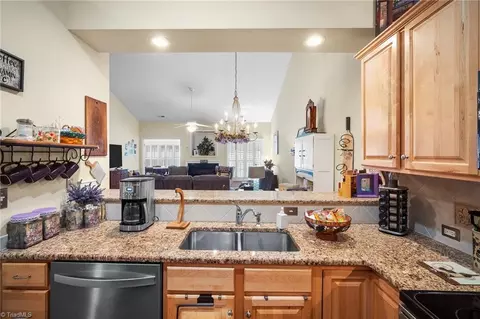 Kitchen - 1104 Pelican Ln, Clemmons, NC 27012 photo 3 of 3