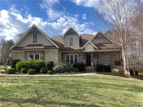 122 Topside Ct, Stokesdale, NC 27357