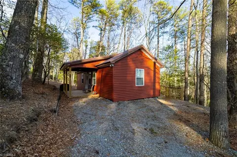 60 Araniska Rd, Glade Valley, NC 28627