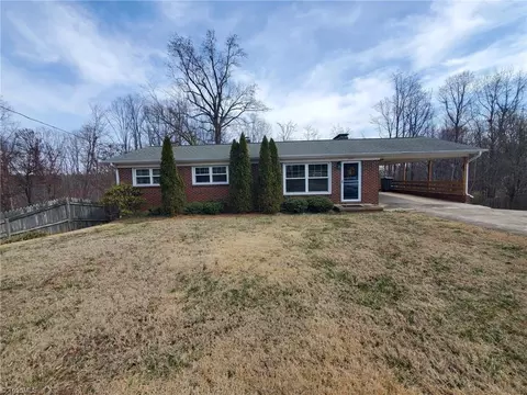 6917 Blenheim Ct, Rural Hall, NC 27045
