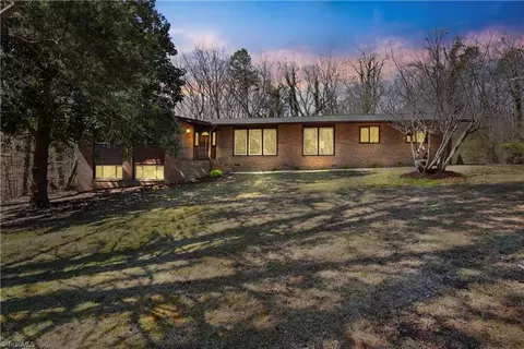 102 Bramble Dr, Jamestown, NC 27282