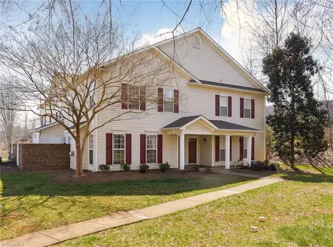 127 Pinewood Ln #102, Advance, NC 27006