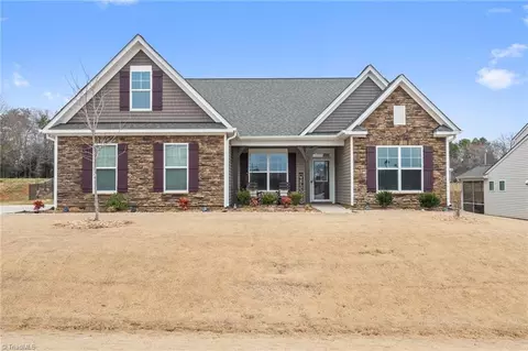 130 Park Place Cir, Winston Salem, NC 27107