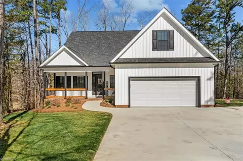 2408 Fox Ridge Rd, Asheboro, NC 27205