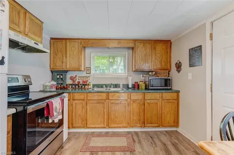 729 Warren Ave E, Eden, NC 27288 photo 9