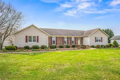3406 Edgefield Rd, Greensboro, NC 27409