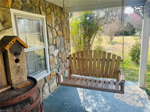 174 Fairview Dr, Mount Airy, NC 27030