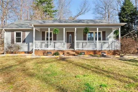 240 Deerfield Ct, Stokesdale, NC 27357