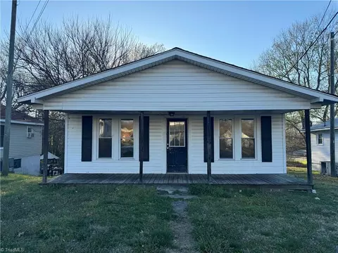 324 Walker St, Thomasville, NC 27360