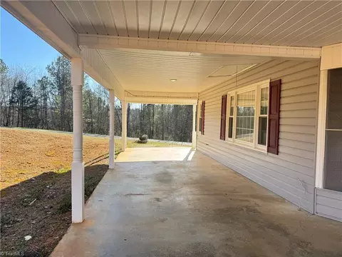 112 Timberlake Trl, Elkin, NC 28621 photo 3