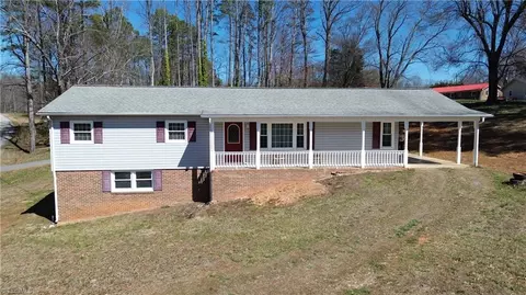 112 Timberlake Trl, Elkin, NC 28621
